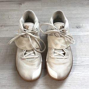 Nike Kyrie Flytrap 3 size 8.5